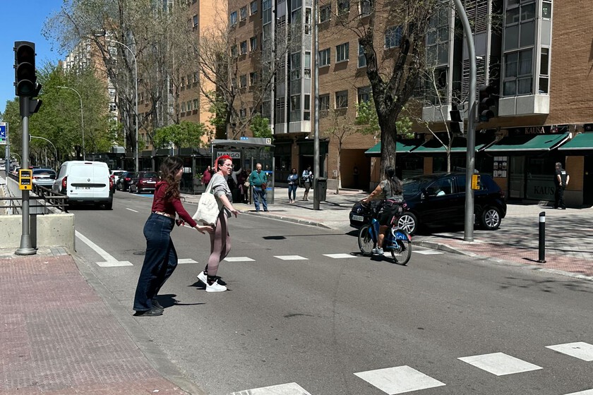 Sin semáforos para la falla de energía, España vivió un verdadero experimento libertario en movilidad. Y fue bastante bien