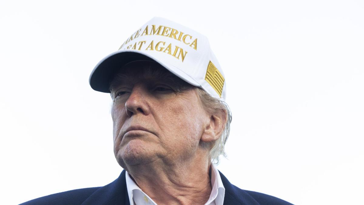 Donald Trump bromea diciendo que sería un gran papa y señaló que el cardenal de Nueva York es «muy bueno»
