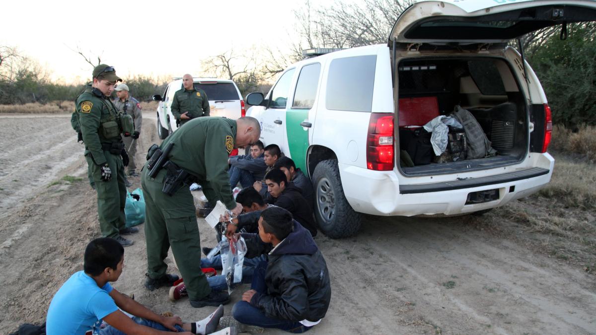 La patrulla fronteriza no puede detener a los migrantes sin ordenar en esta sección del límite