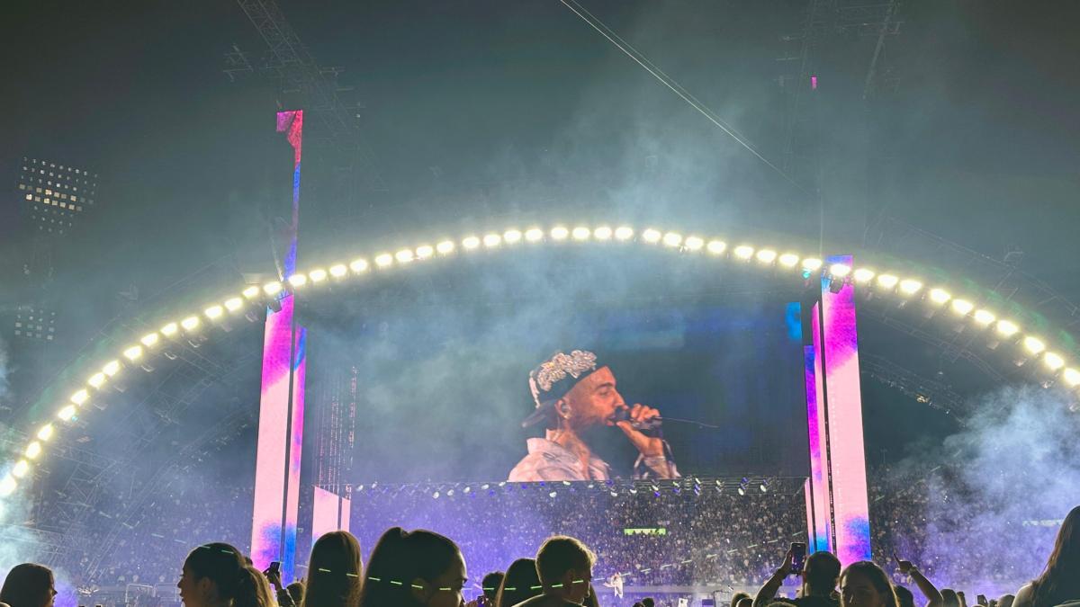 Maluma ha vuelto a caer en la historia, recolectando docenas de estrellas en «Medallo en el mapa»