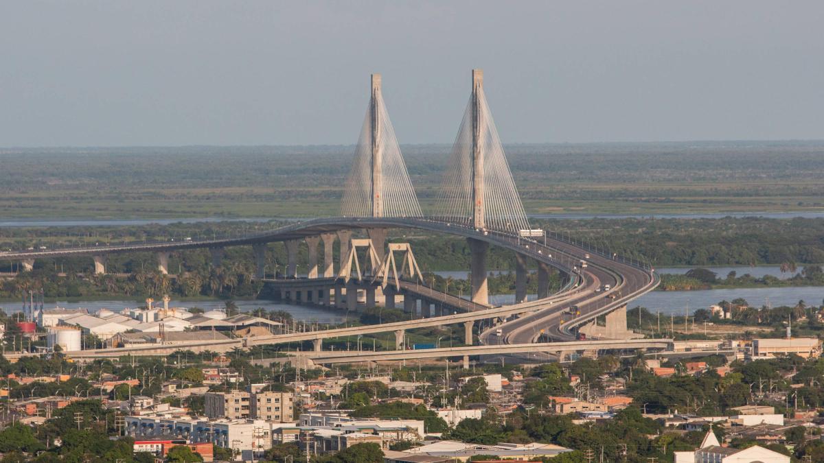 PUMAREJO El puente tomó 10 meses en la oscuridad por daño por transformación y sin soluciones de poder

 – Desde dentro
