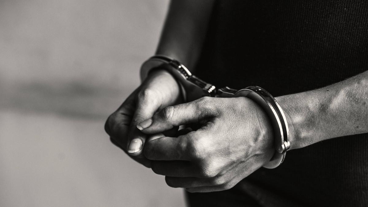 Uno de los arrestados para atacar a los agentes de policía tiene 12 años