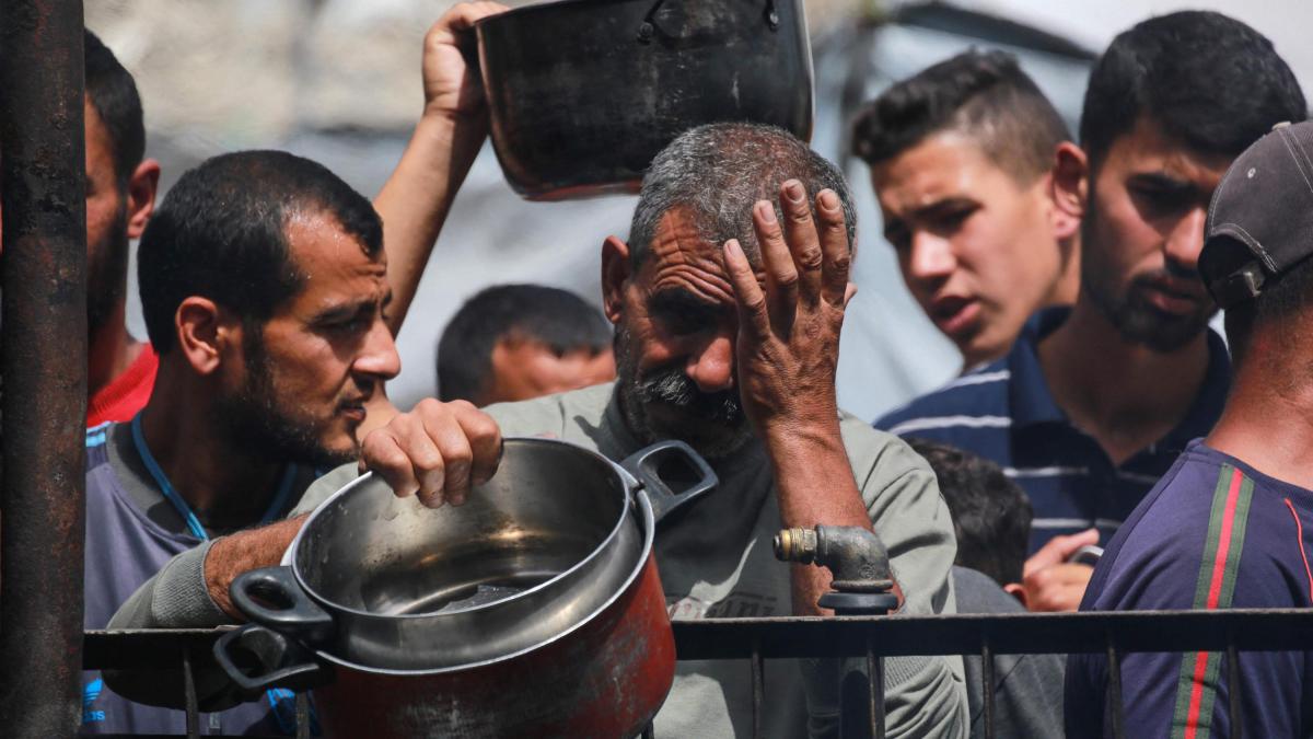 ¿Cómo se desarrolla la entrega de ayuda humanitaria?

 – Desde dentro