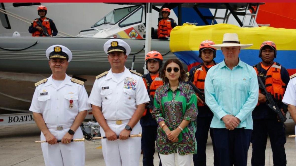 Estados Unidos le dio a Colombia tres barcos para fortalecer la lucha contra el tráfico de drogas en las aguas del Caribe.

 – Desde dentro
