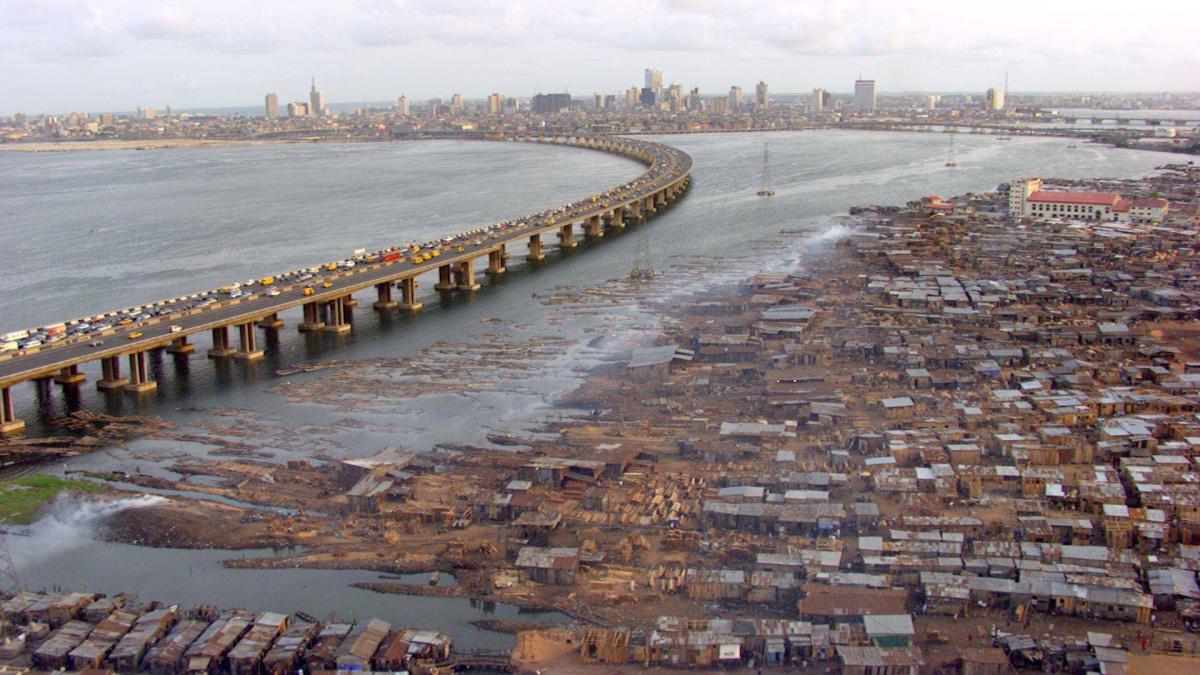 Al menos 100 personas murieron de inundaciones en una aldea en el oeste de Nigeria.

 – Desde dentro