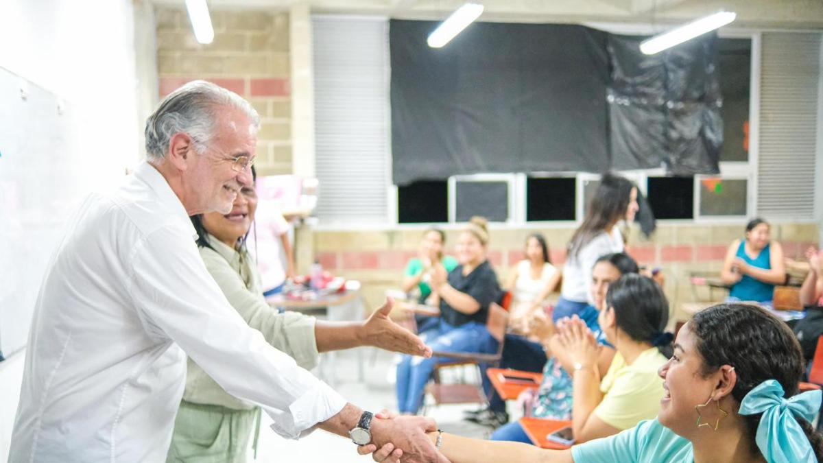 Atlantic Gubernorine asigna $ 1.5 mil millones para 3000 subsidios para el transporte universitario

 – Desde dentro
