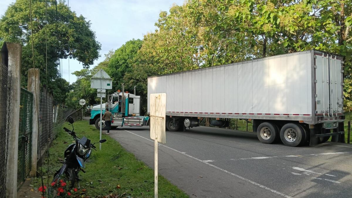 Cierre completamente en importante a través de Bass Cauca Antioquia para protestas como resultado de la cirugía contra la minería ilegal

 – Desde dentro