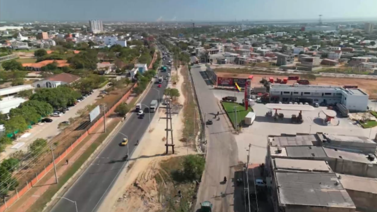 El fiscal general lleva vidrio de agrandamiento

 – Desde dentro