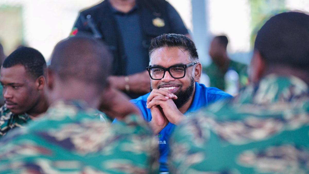 Guyana afirma estar listo con su ejército en la frontera con Venezuela después de las opciones controvertidas en Esequo

 – Desde dentro