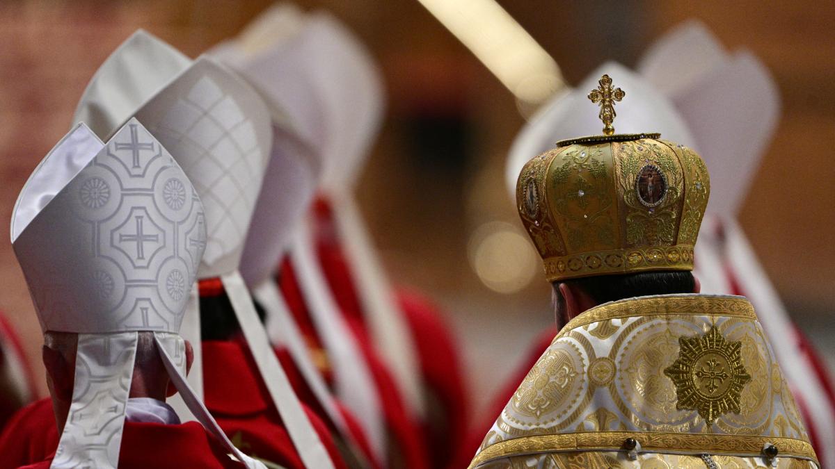 Los cardenales se instalan en el Vaticano y eso es lo que sigue