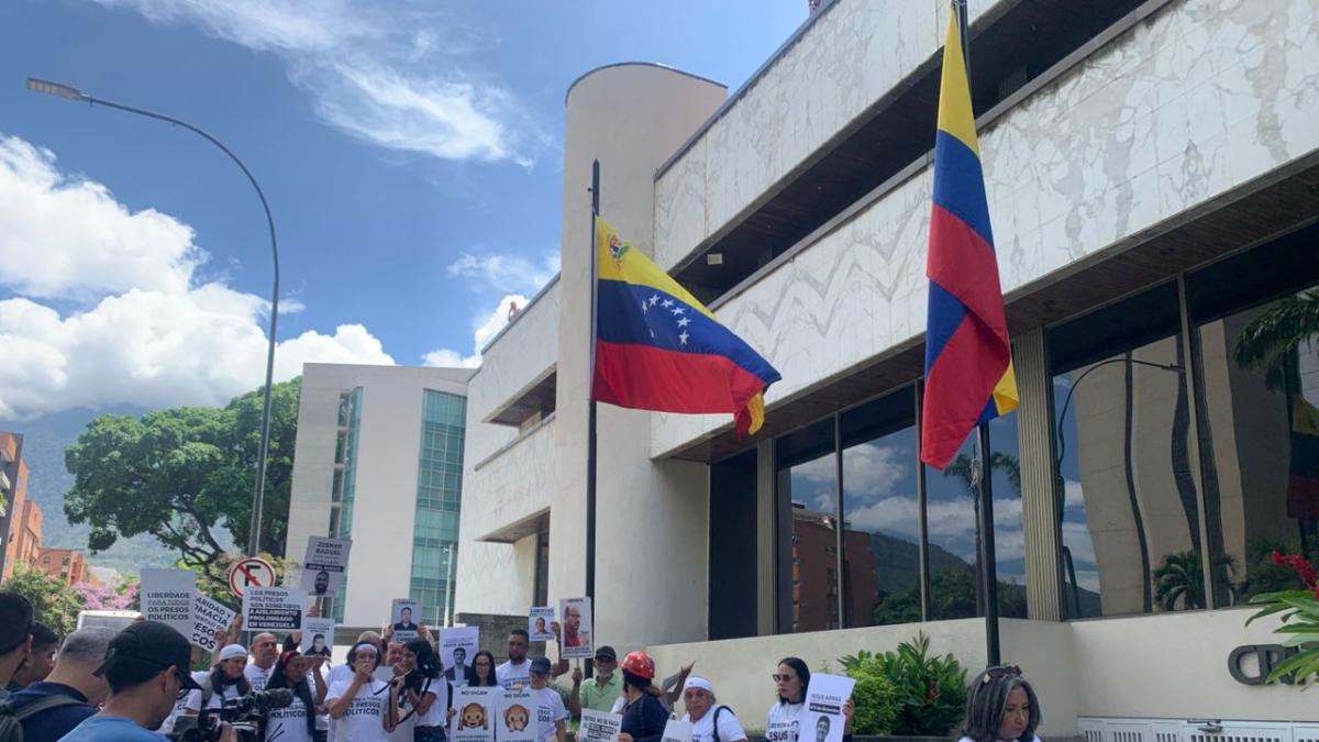 Los venezolanos preguntan a la embajada de Colombia en la mediación de Caraca para la liberación de prisioneros colombianos