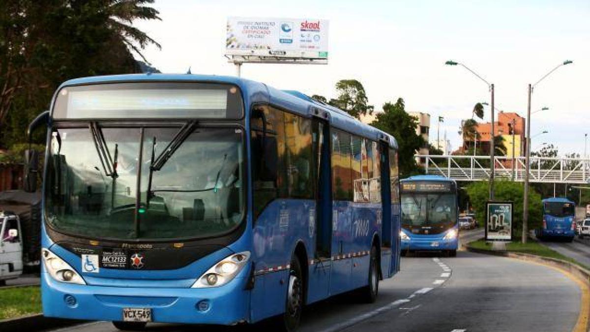 Un motociclista que transportó a un menor sin casco, atacó verbalmente al conductor de la mina en todo

 – Desde dentro