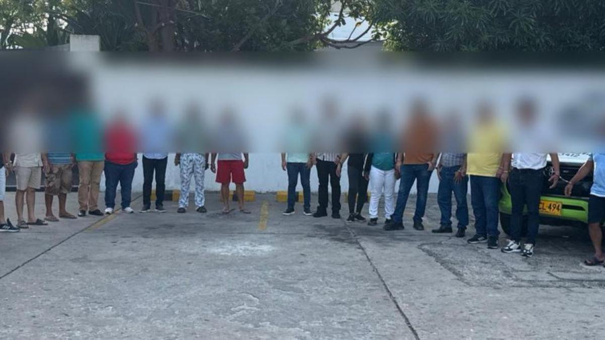 a la prisión 12 Red involucrada, que se aplica a funcionarios y ex funcionarios

 – Desde dentro