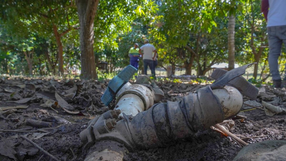 40,000 litros de agua potable por día dirigían una conexión ilegal en la granja al sur de Riohach

 – Desde dentro