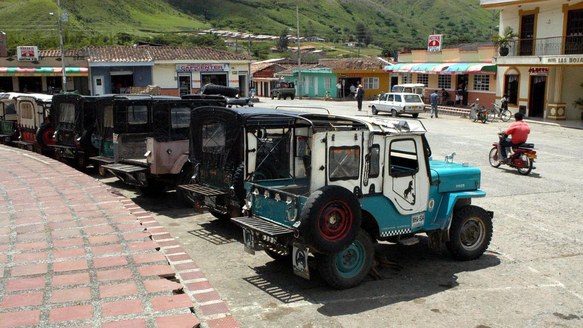 Los hombres armados viajarían por la comuna en diez motocicletas y amenazaban a los comerciantes

 – Desde dentro