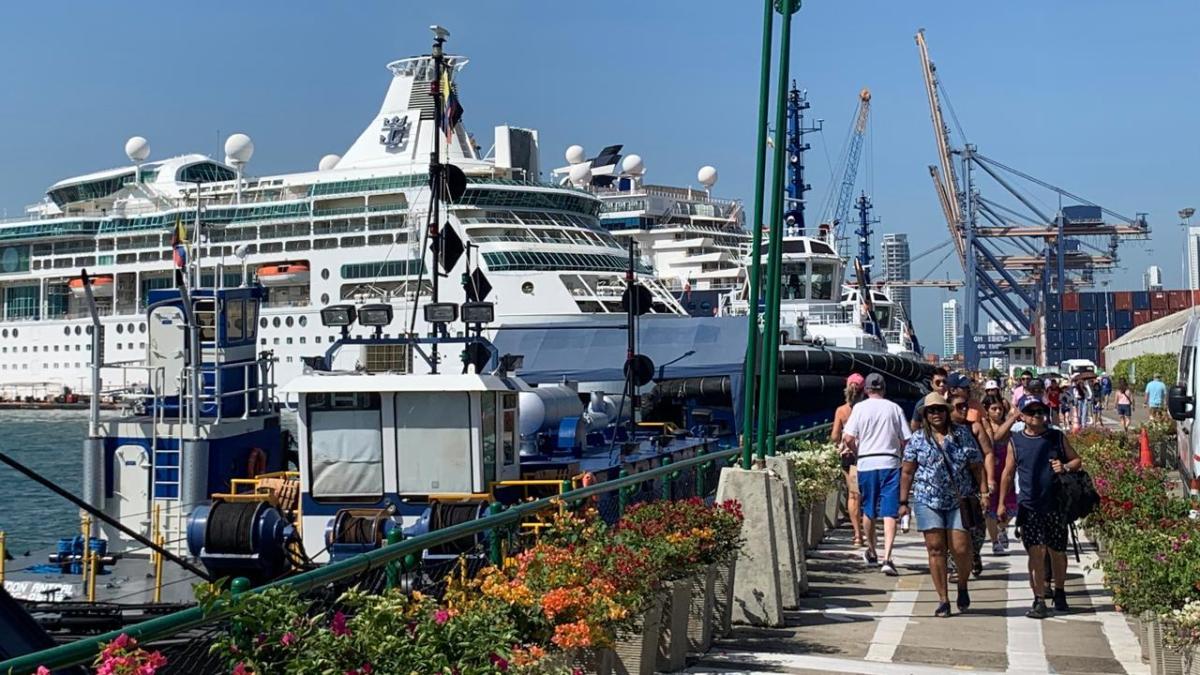 414 204 invitados vinieron al puerto

 – Desde dentro
