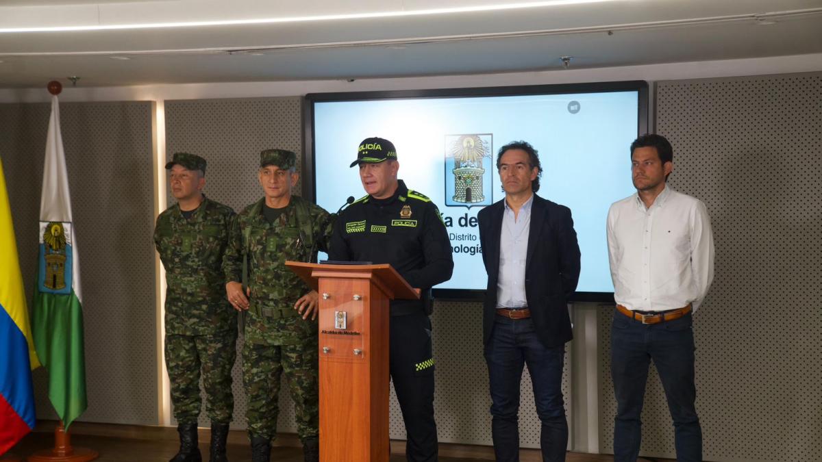 La oficina del alcalde de Medellín ha anunciado una advertencia de máxima seguridad para evitar ataques terroristas

 – Desde dentro