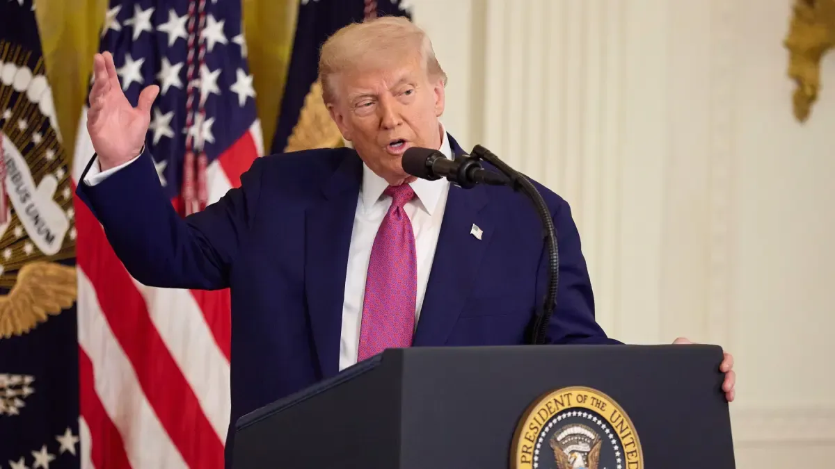 Donald Trump Gobierno Pausa Programas para migrantes en los Estados Unidos

 – Desde dentro