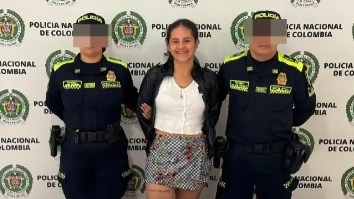 Una reacción extraordinaria de una mujer después de capturar el supuesto robo de un taxista en Floridablanka, Santander

 – Desde dentro