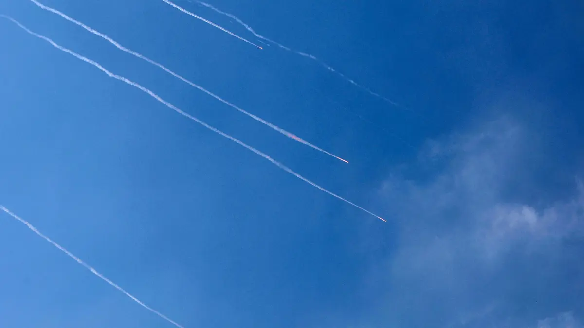 Graban explosiones fuertes en Tel Aviv y Jerusalén por misiles lanzados desde Irán

 – Desde dentro