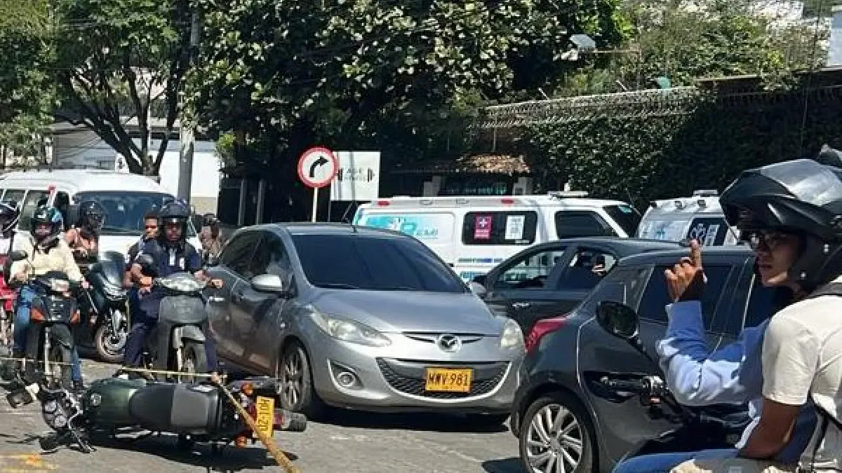 El motociclista murió y dos heridos fueron

 – Desde dentro