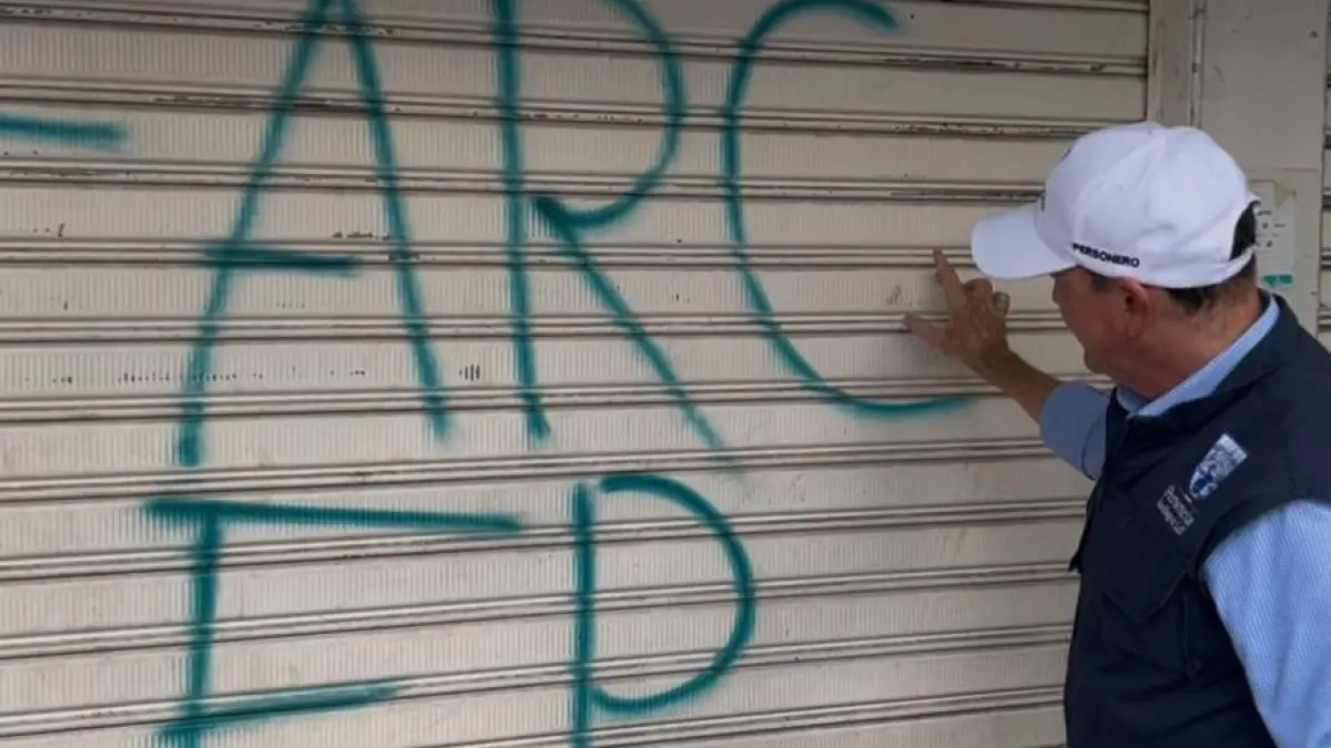 Green Llano, en una ambulancia sobre mensajes cerca de la policía

 – Desde dentro
