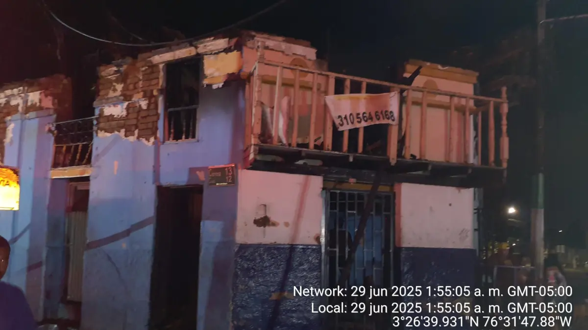 Los incendios malvados consumieron al inquilino y parte de la casa en el centro y en el este de todo: la persona murió

 – Desde dentro