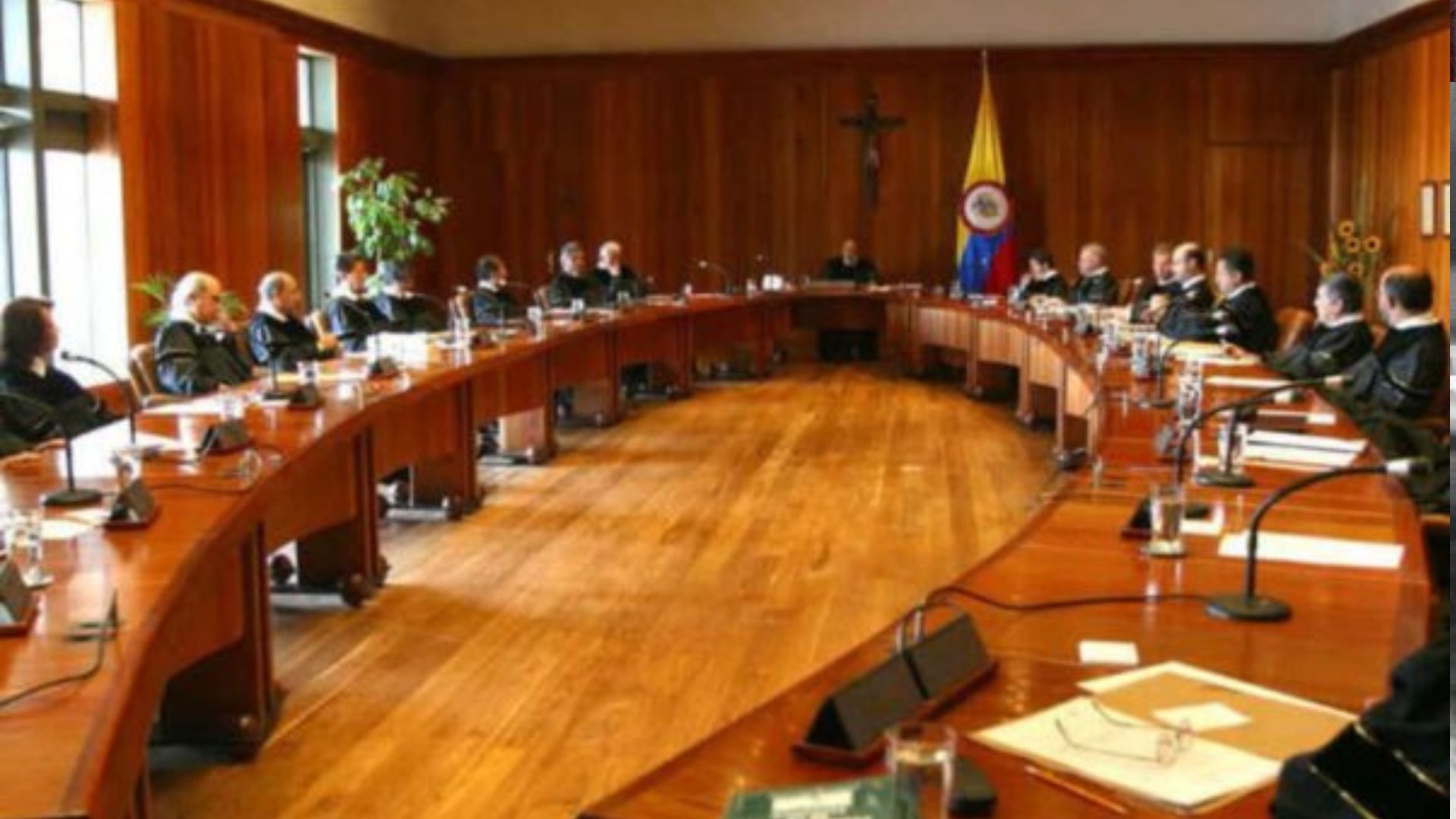 El tribunal constitucional suspende la reforma de las pensiones que la devuelve a la Cámara de Representantes

 – Desde dentro
