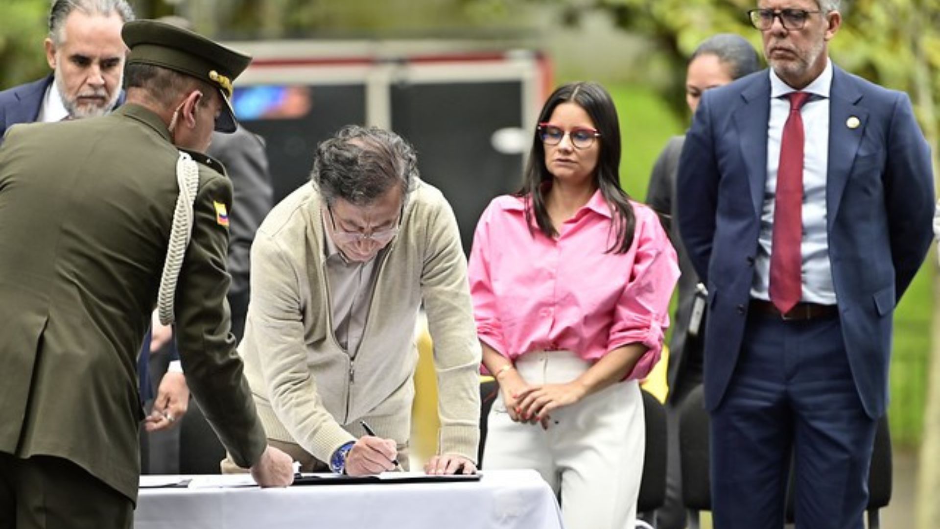 ¿Por qué Fenalco quiere buscar una reforma laboral?

 – Desde dentro