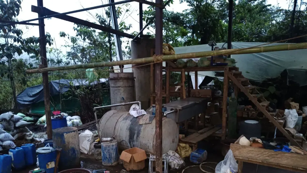 En la frontera entre Colombia y Ecuador, desmantelan 13 campamentos utilizados para la minería de oro ilegal

 – Desde dentro