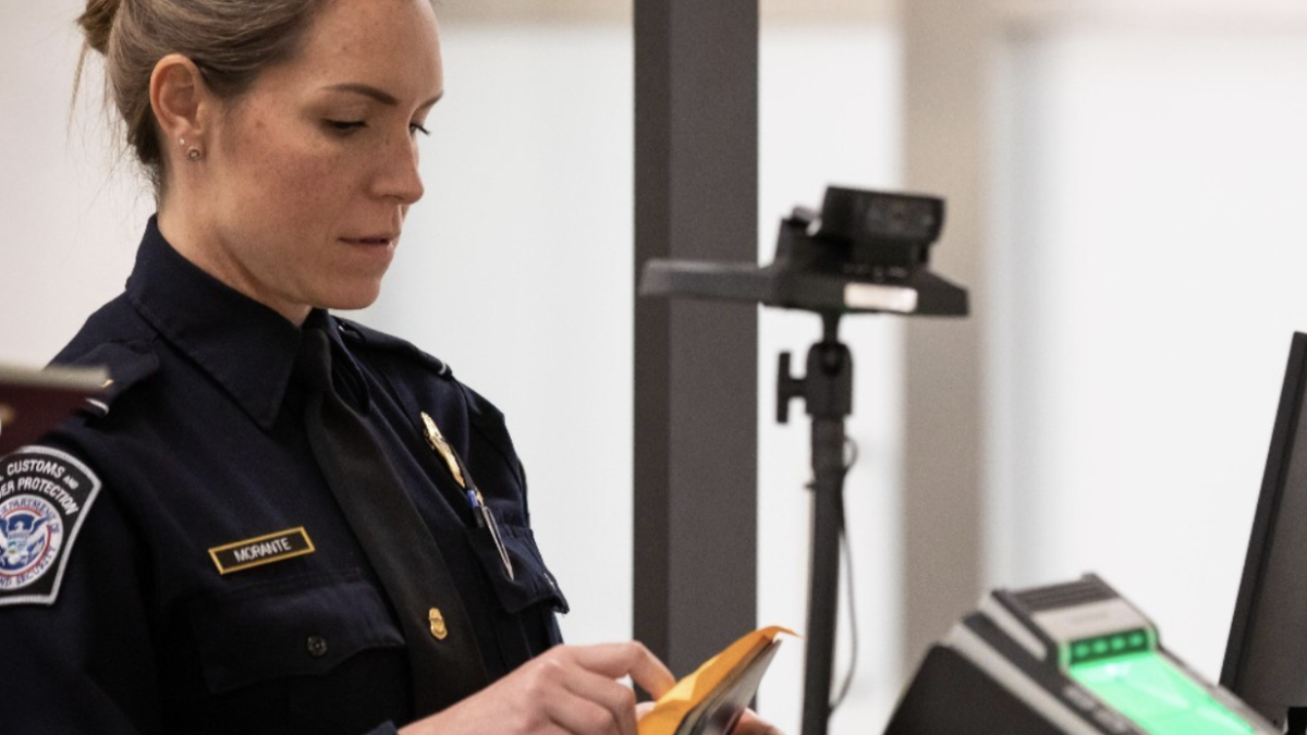 Las 3 herramientas de CBP para ahorrar tiempo en los aeropuertos de EE. UU.

 – Desde dentro