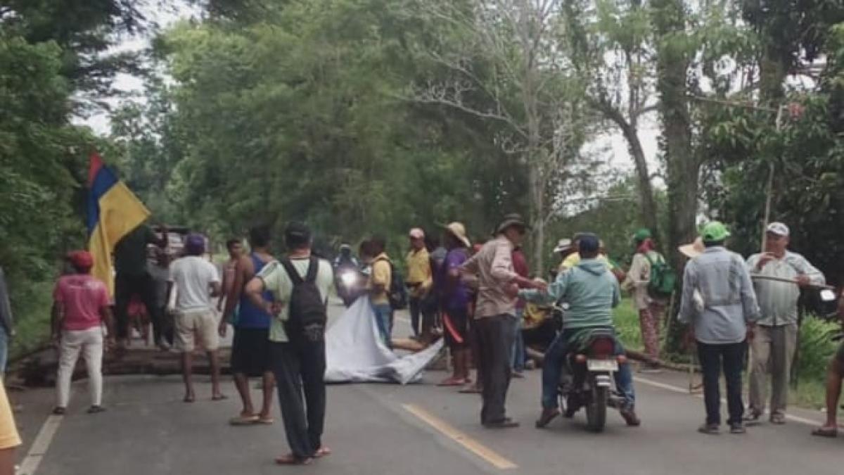 Los campesinos bloquean el mar exigiendo el suelo invadido por el nativo

 – Desde dentro
