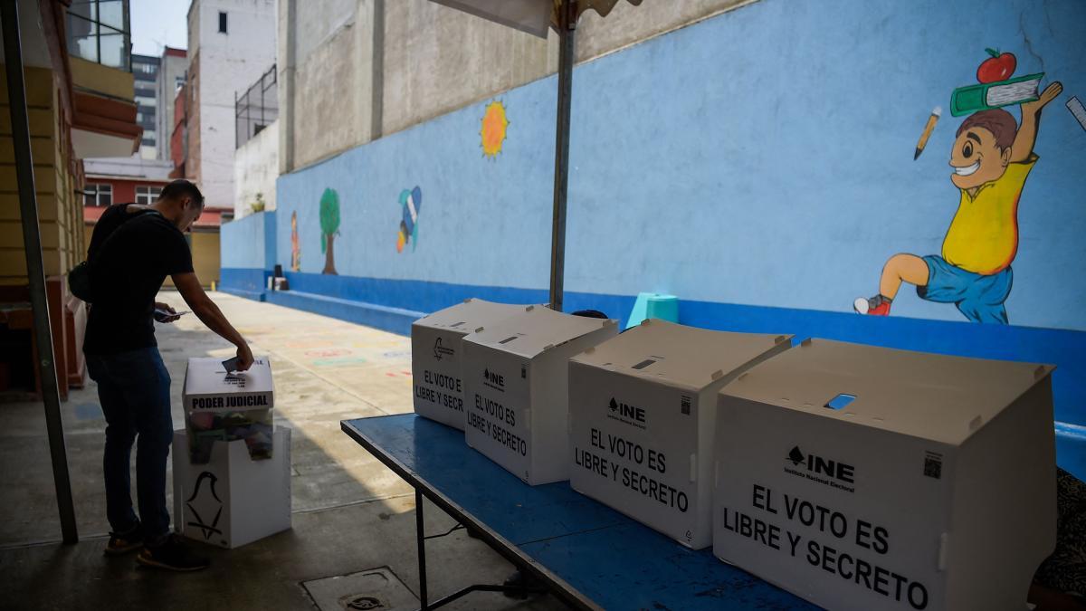Los mexicanos votan por los jueces en las elecciones con un poco de afluencia y en medio de las preguntas

 – Desde dentro