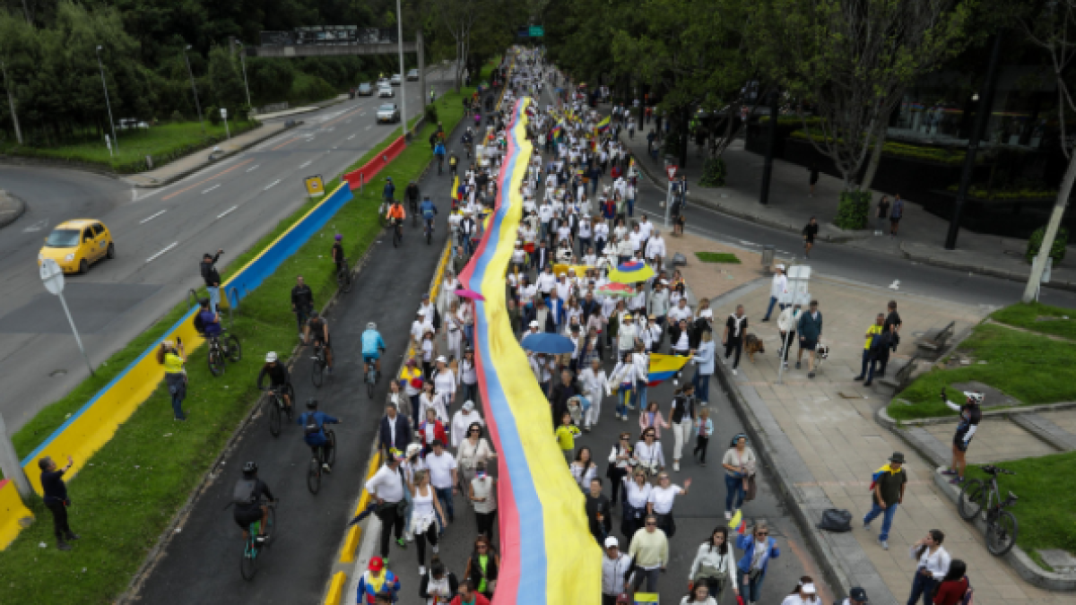 Marchas por todo el país después de un ataque contra Turbay Miguel Uribe

 – Desde dentro