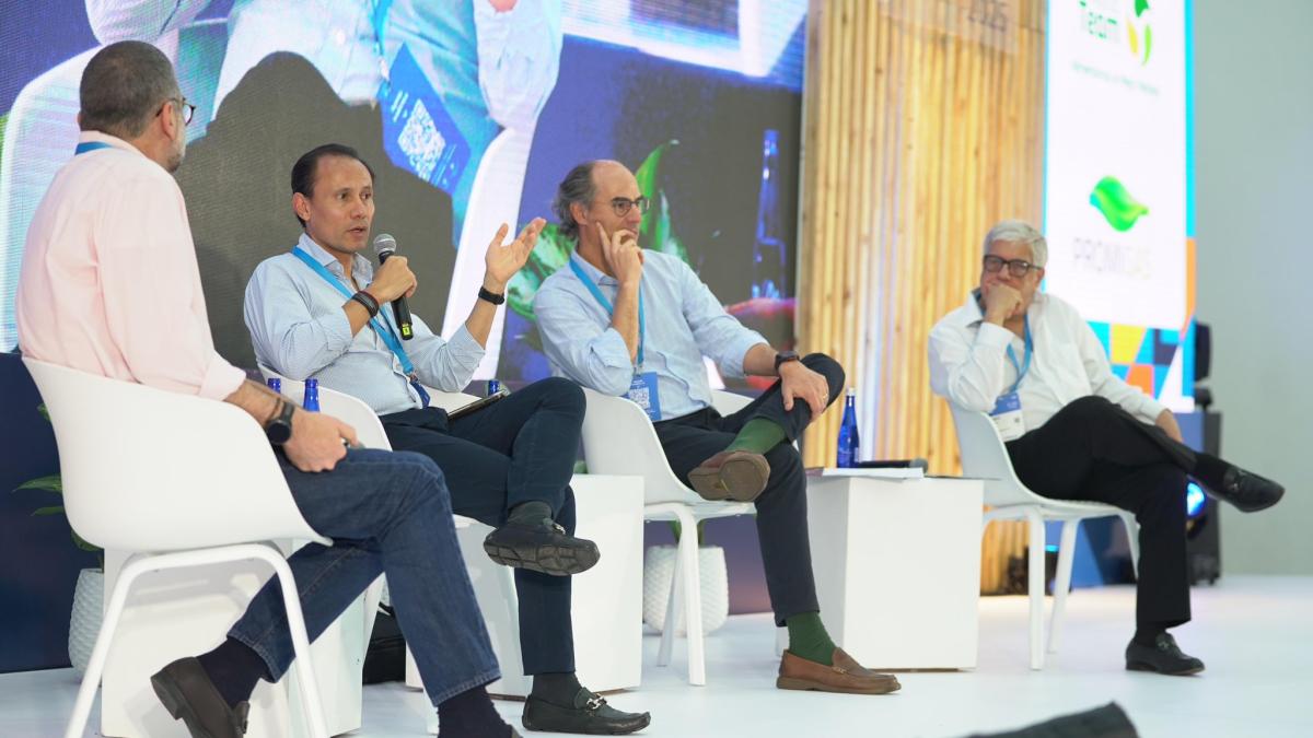 «No habrá una salida real sin la participación del gobierno»

 – Desde dentro
