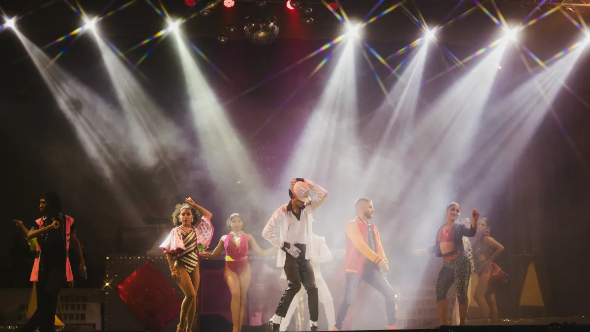 Son personajes del New Delirium Show en Cali

 – Desde dentro