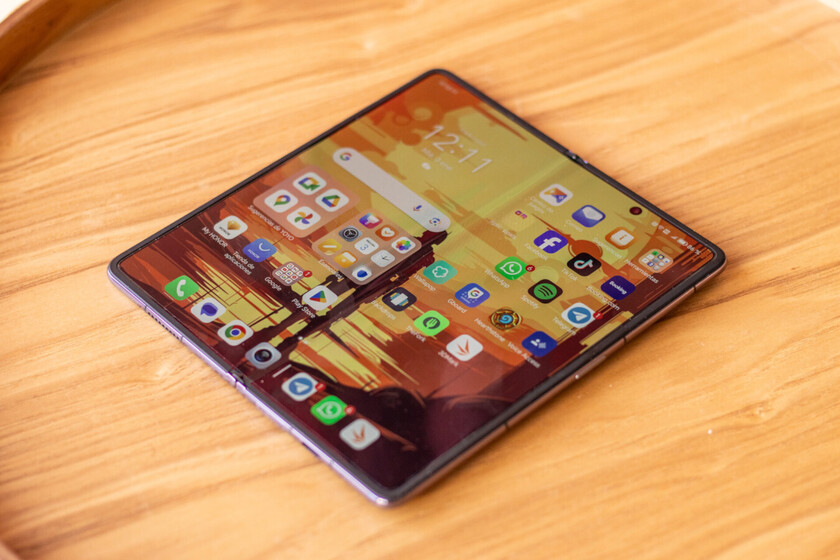 Un teléfono celular plegable a un precio de salida. Esta es la nueva y espectacular oferta para la magia honoraria V2

 – Desde dentro