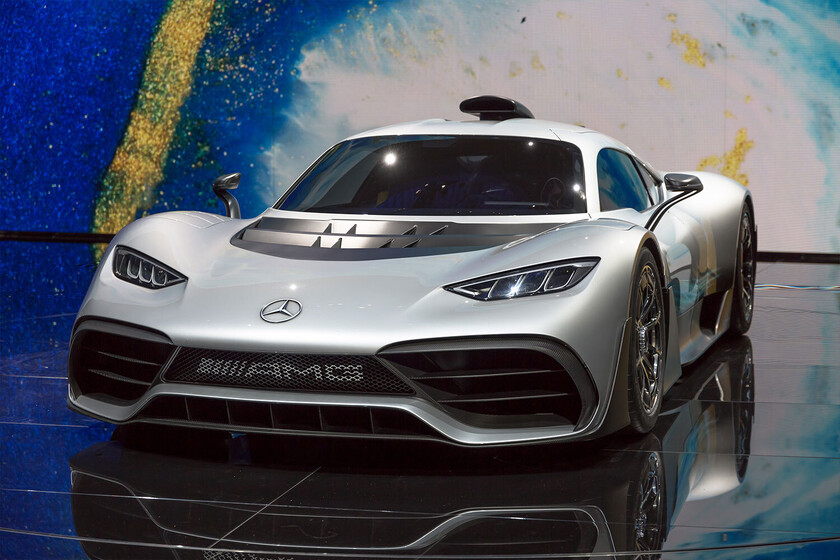 Cuando Mercedes produjo un camino «F1» a tres millones de euros cada uno, olvidó algo importante: que no se incendiarían

 – Desde dentro