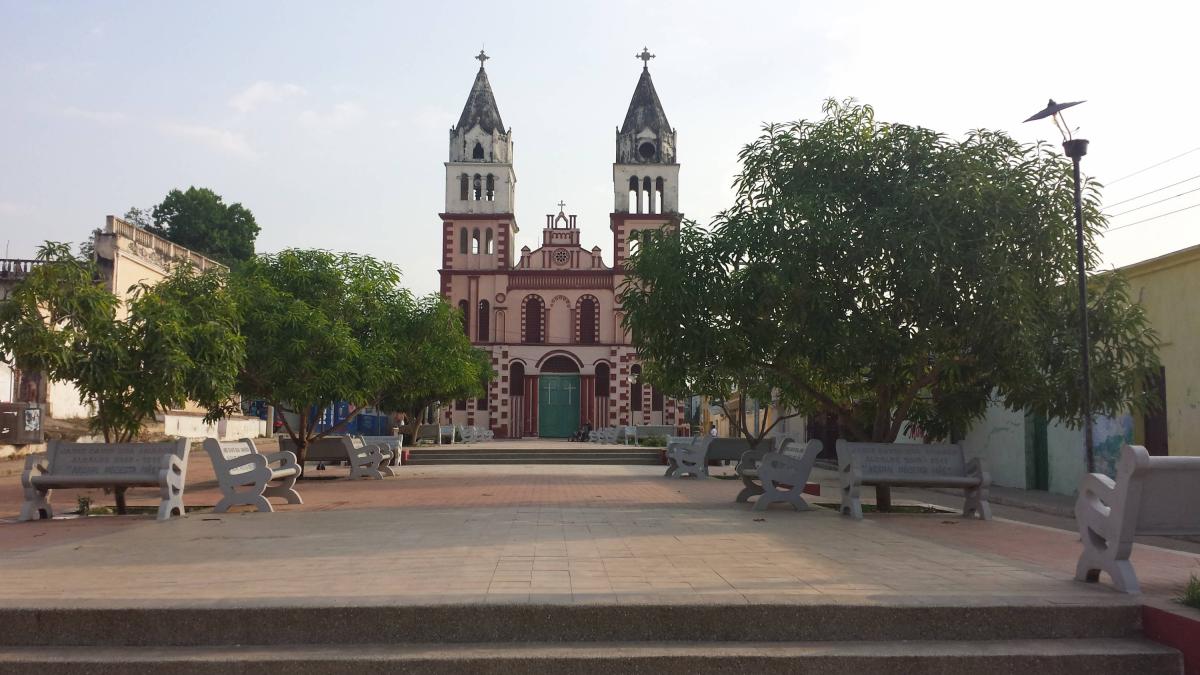 Magic Realizm na kanale grobli
 – Desde dentro