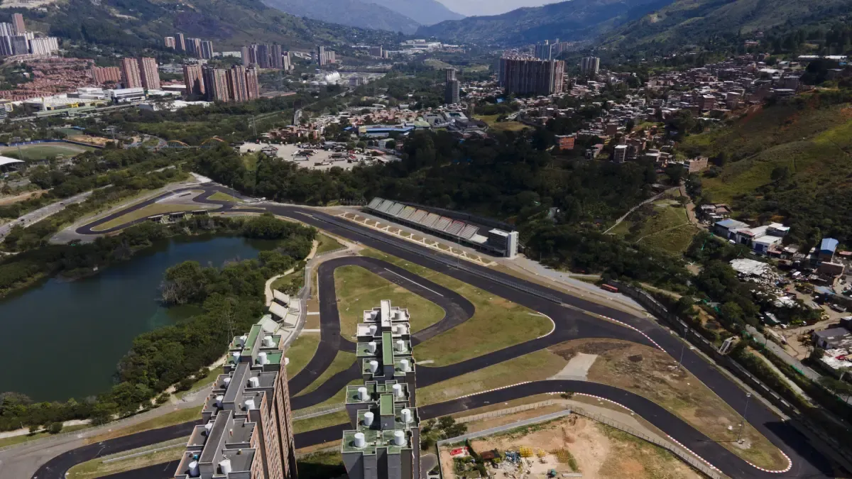 El controlador de Antioquia ha abierto un proceso fiscal por presuntas irregularidades en el contrato del «Parque Central»

 – Desde dentro