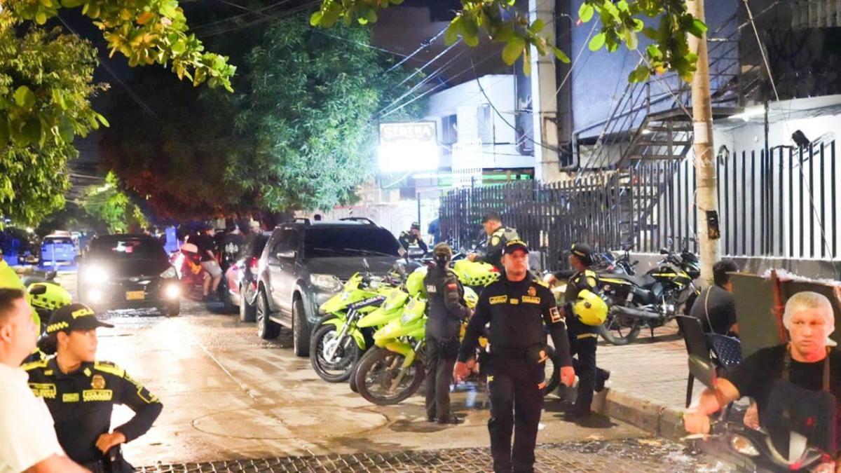 Hay cuatro crímenes en tres días de julio.

 – Desde dentro