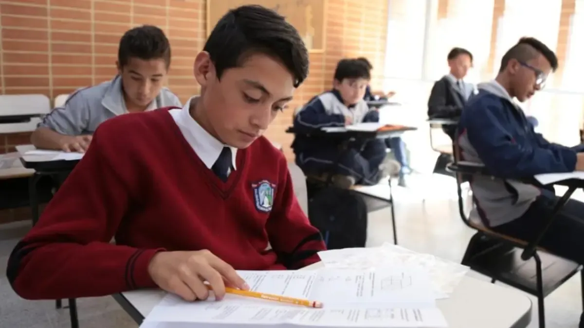 Regrese a las clases para escuelas públicas en Bogotá después de las vacaciones en mediados de los años

 – Desde dentro
