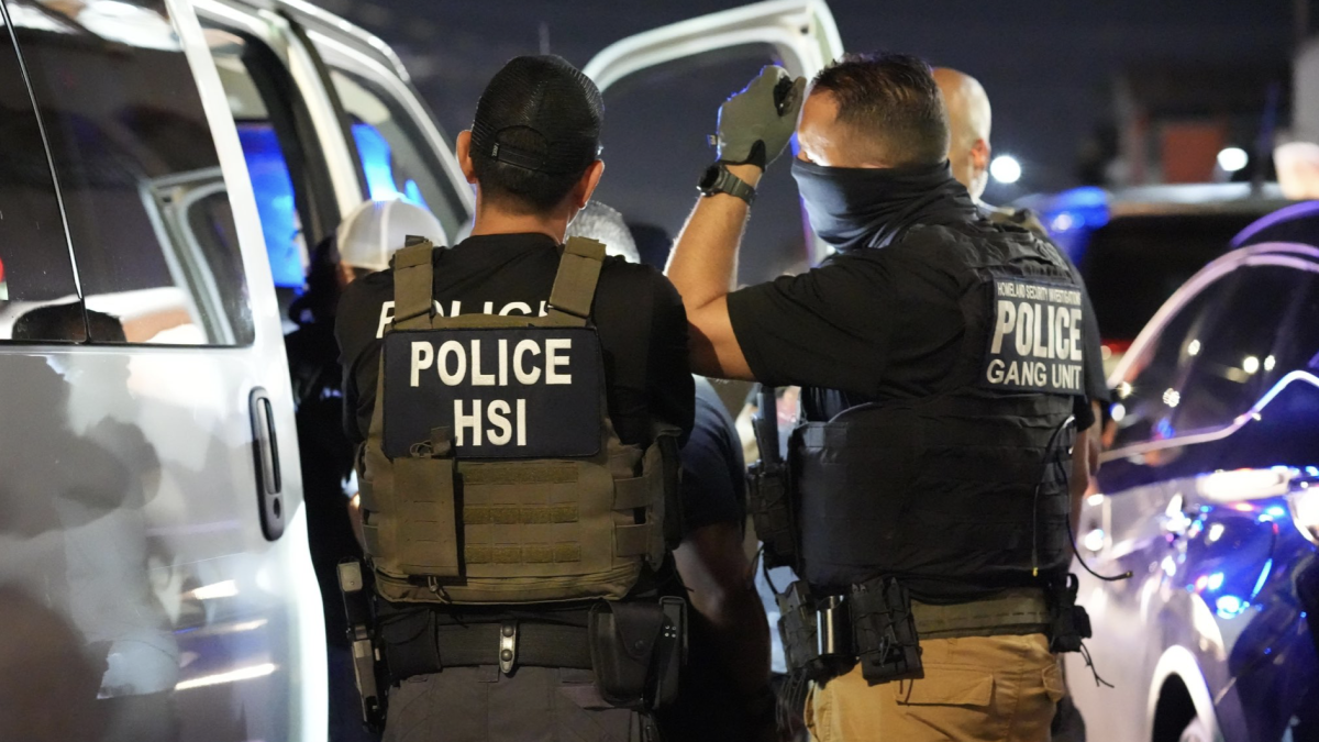 Los agentes son cada vez más arrestados a estos migrantes

 – Desde dentro