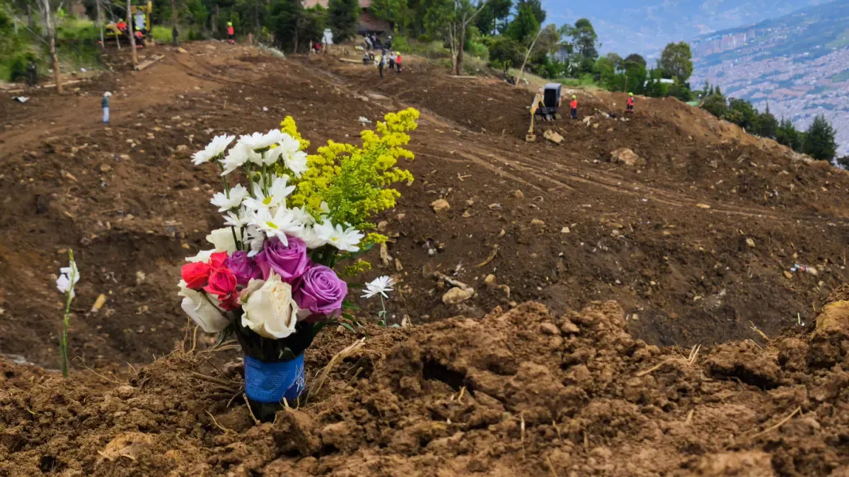 Recuperaron tres cuerpos más de víctimas mortales de deslizarse en Bello; La forma de muerte aumentó a 25

 – Desde dentro