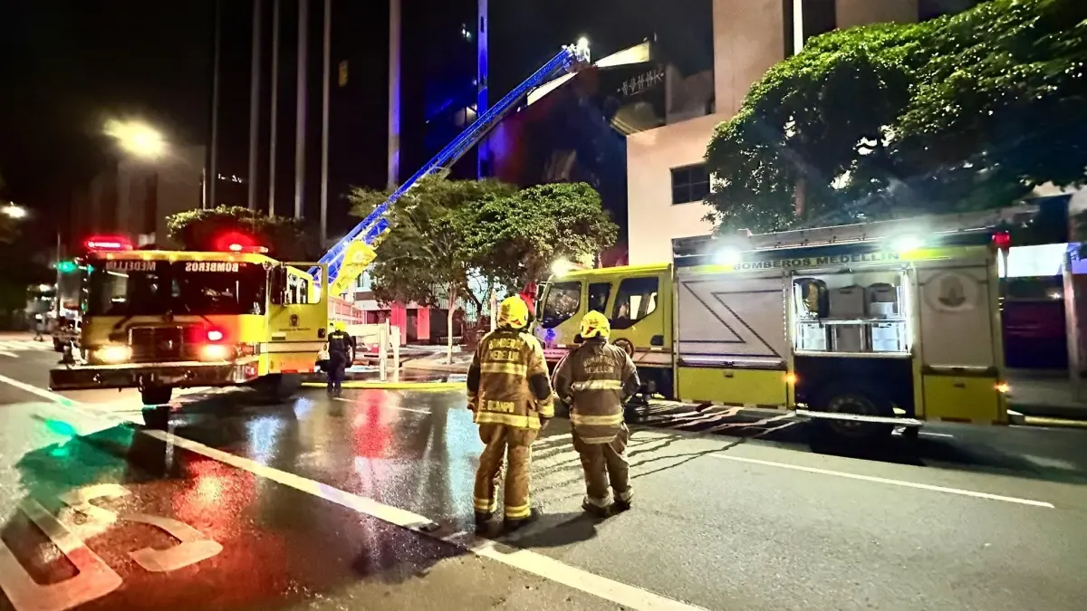 Vam Fire en la clínica fundadores de Medellín obligados a cerrar por completo; Fotos y películas

 – Desde dentro