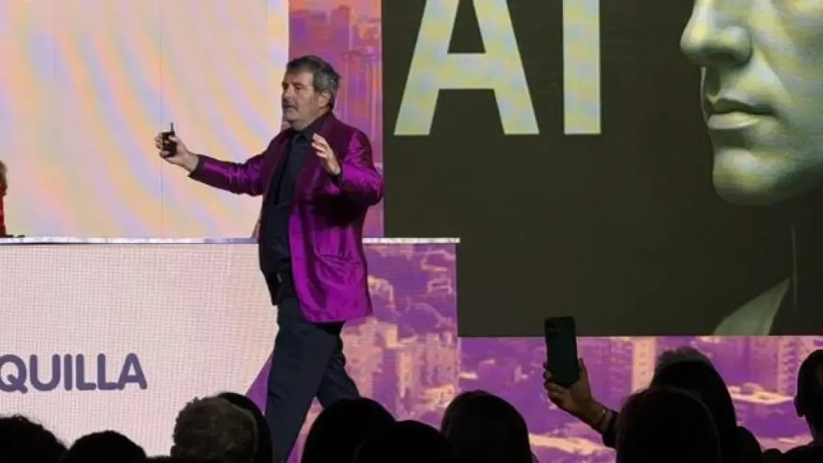 Xavier Sala y Martin mientras cierran el foro de OCDE

 – Desde dentro
