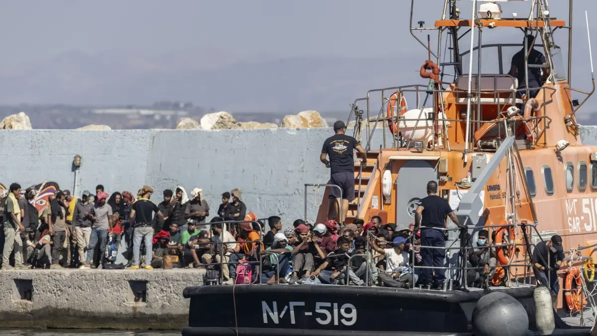 Alrededor de 230 migrantes salvaron al sur de Creta, Grecia, donde más de 1.100 personas llegaron en dos días

 – Desde dentro