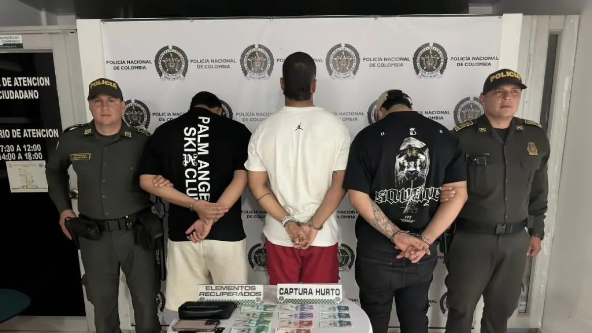 Fue una señal que salvó la vida de secuestro en el automóvil para advertir a la policía en la pulgada sureña.

 – Desde dentro
