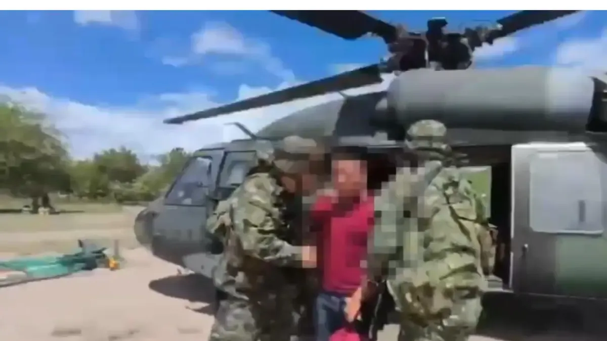 Maniobra de aire compleja del ejército para salvar a un hombre que sería secuestrado por disidentes

 – Desde dentro