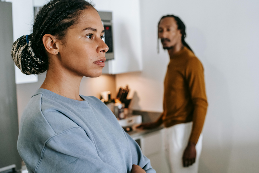 Muchas mujeres heterosexuales dicen que están hartas de hombres. Hay una teoría que explica: «heterofatalismo»

 – Desde dentro